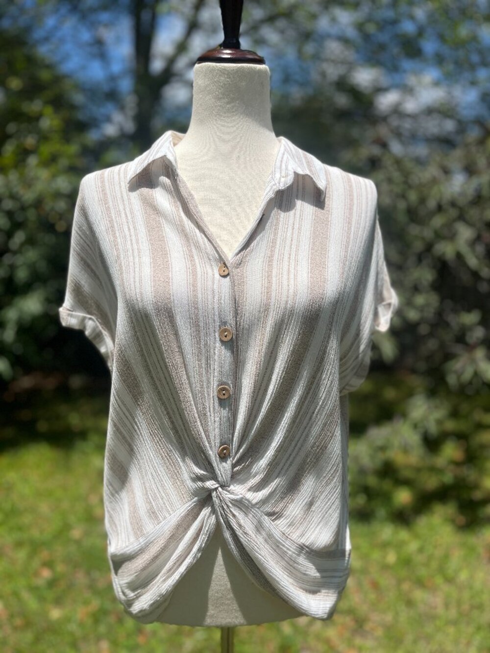 Fortune + Ivy Women's Medium Striped Twist Front Button Blouse Short Sleeve Top